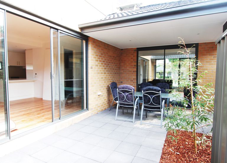 1 / 4 Harlington Street, Clayton