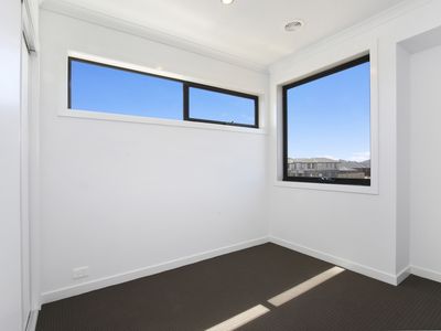 2 Nostrand Walk, Point Cook