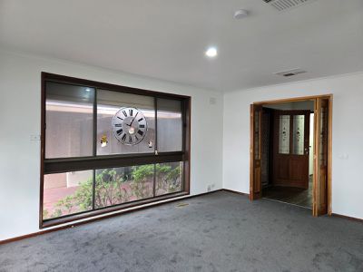 8 Snowy Court, Werribee