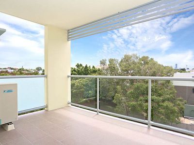 3 / 143 Cavendish Road, Coorparoo