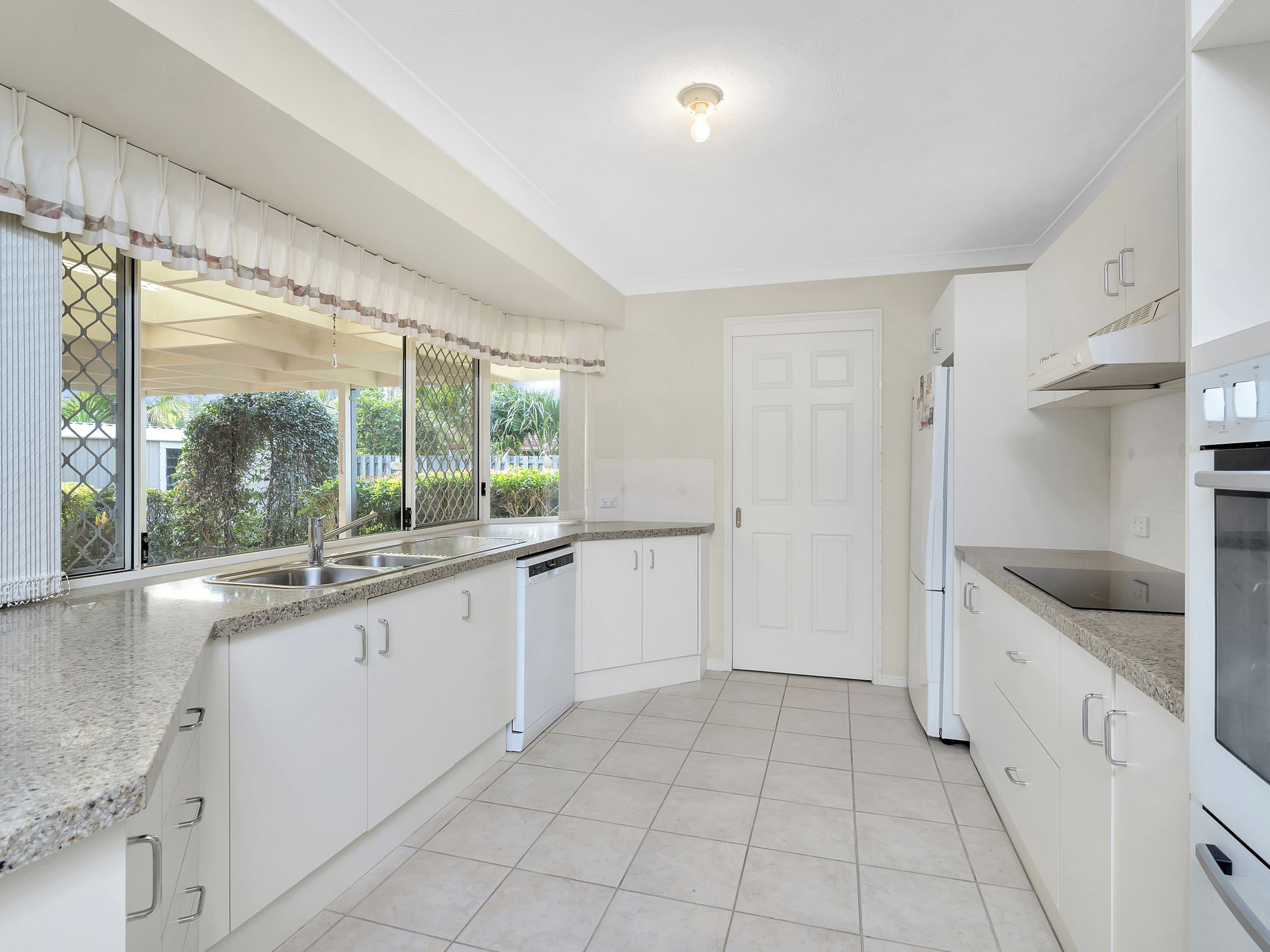 92 Avondale Drive, Banora Point