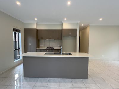 16 Evergreen Cres, Craigieburn
