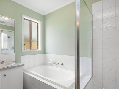 3 Trixia Place, Leopold