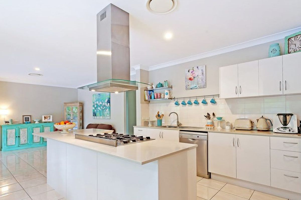 12 Dollarbird Dr, Pomona