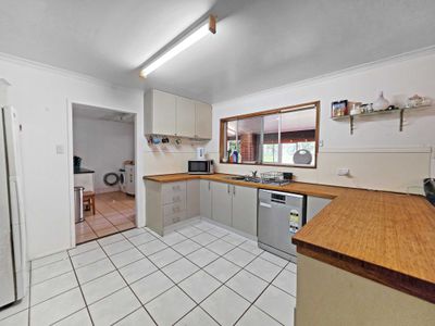 6 Eighth Avenue, Atherton