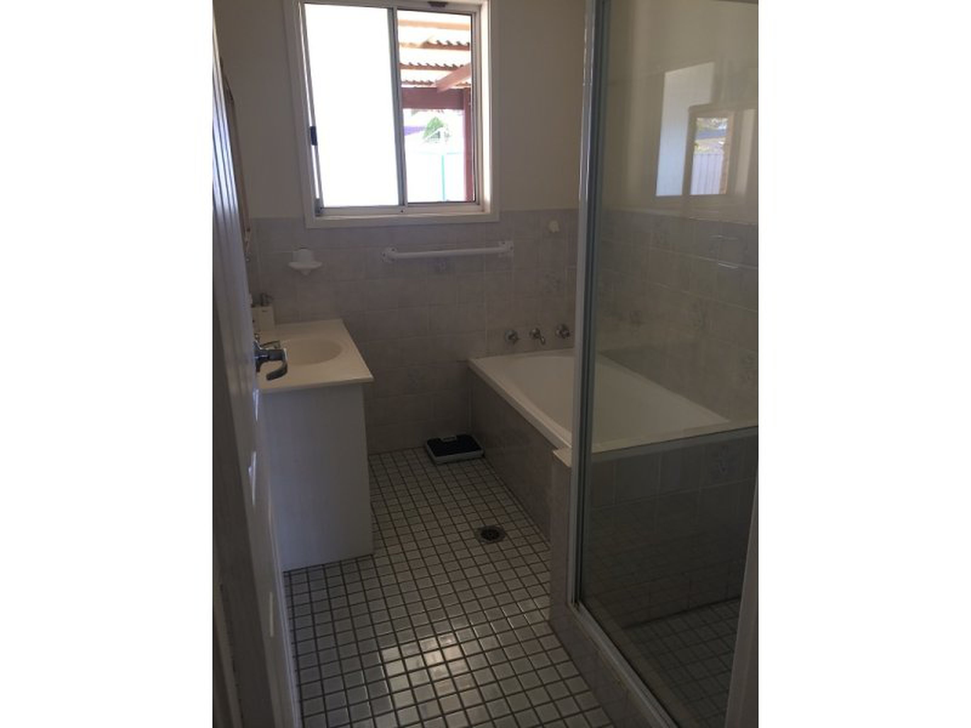 33 Carnation Avenue, CLAREMONT MEADOWS