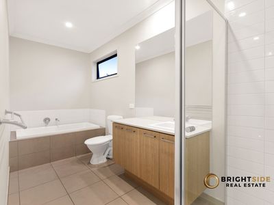 12 Bronze Leaf Walk, Narre Warren South