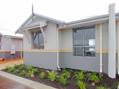 54 / 12  LODER WAY, South Guildford