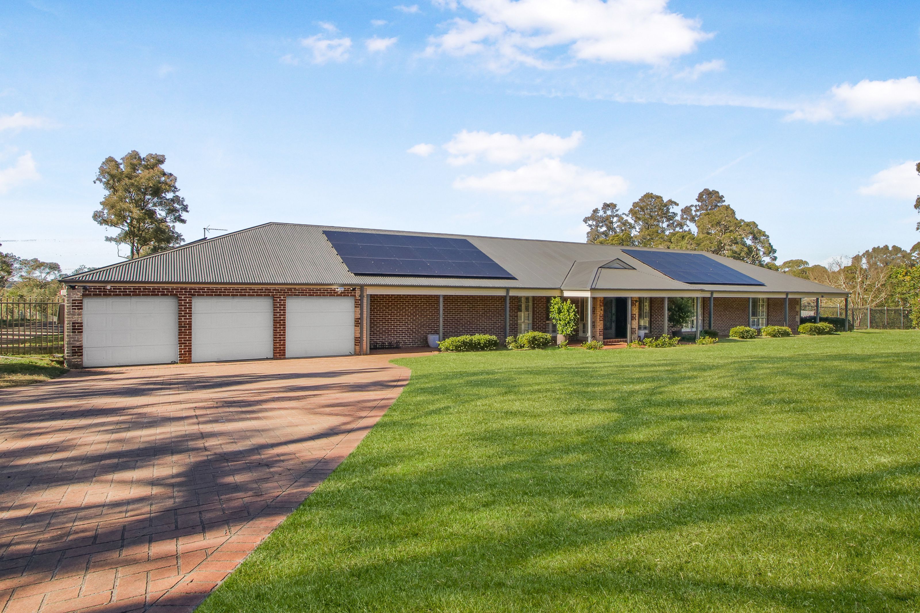 9 Avon Place, WINDSOR DOWNS
