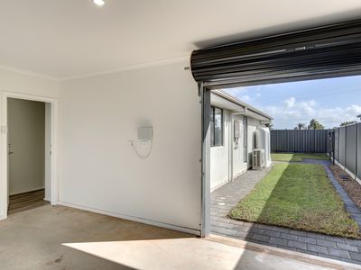 8 Johnstone Court, Evanston Gardens