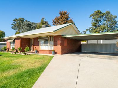 2 TEMPLETON PLACE, West Wodonga