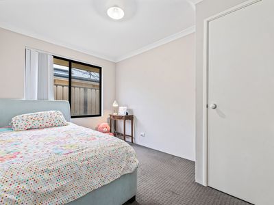 27 Calneggia Drive, Byford