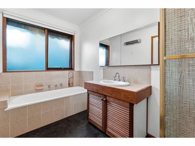 25 Casuarina Drive, Frankston South