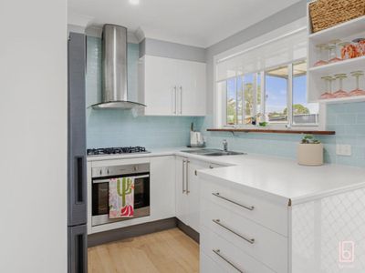 26 Warwick Avenue, Mannering Park