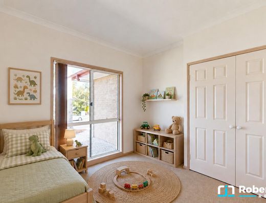 A Rare Opportunity on a North-Facing 880m² Block image 18