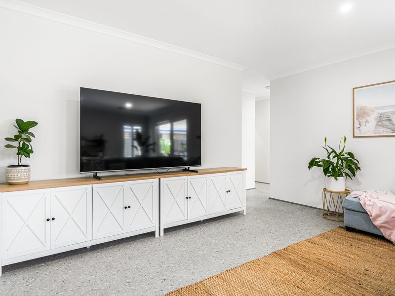 8 BLUEBERRY LOOP, Byford