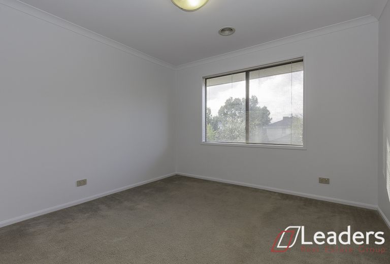 7 Waterstone Cove, Sanctuary Lakes