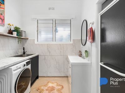 8 Clifton Street, Charlton