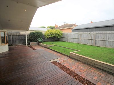 246 Autumn Street, Manifold Heights