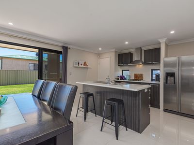25 Flagtail Outlook, Yanchep