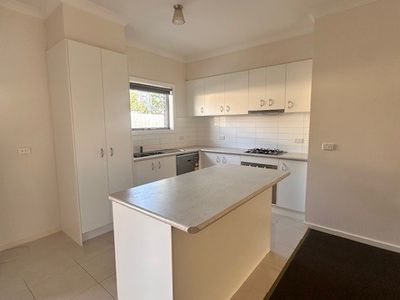 2 / 62 Tarneit Road, Werribee