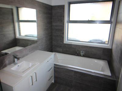 6A Nagle Drive, Belmont