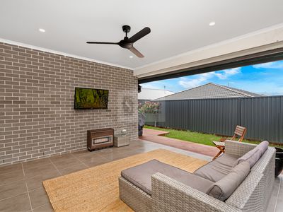 21 Hinton Loop, Oran Park