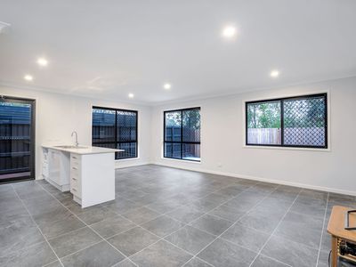 4 Killara Boulevard, Logan Reserve