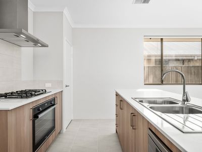 7 Barnevelder Bend, Southern River