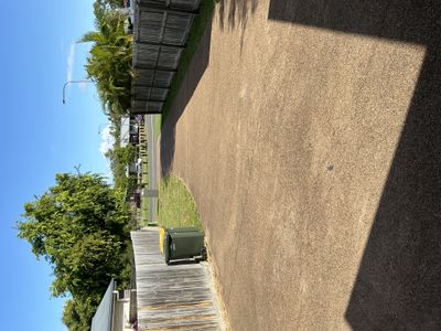 2 / 27 Sharp Crescent, Branyan