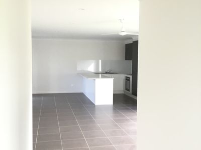 1 / 14 Azure Way, Coomera