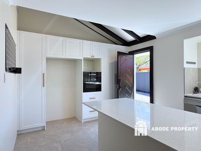 12 Catalpa Crescent, South Lake