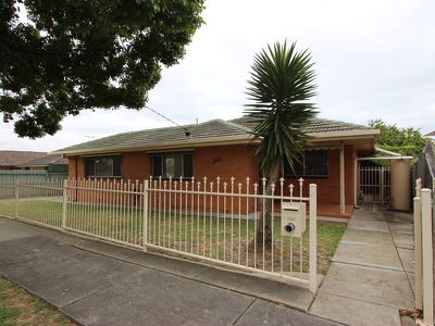 22 Bostock Avenue, Manifold Heights