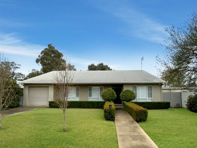 2 John Girdham Place, Forbes