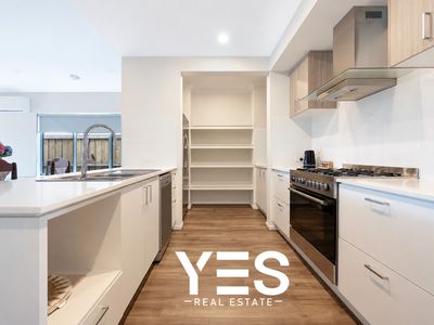 8 Citron Way, Clyde