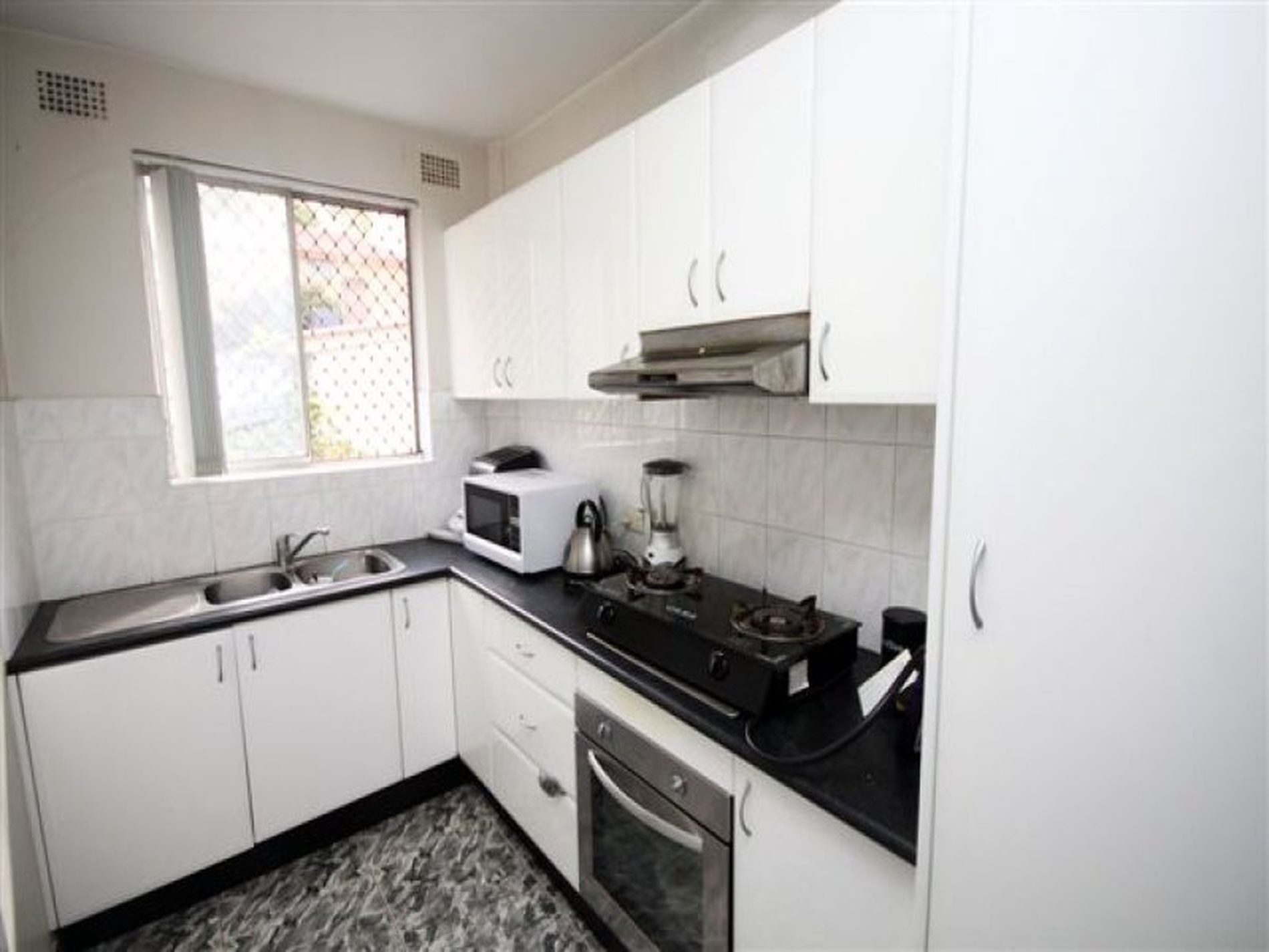 2 / 10 Fairmount Street, Lakemba