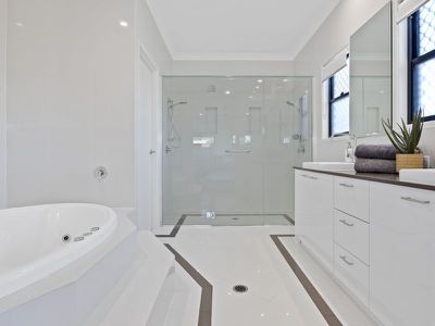 5 Pathfinder Road, Coomera Waters