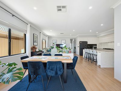 18 Lancaster Loop, Piara Waters