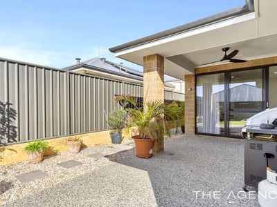 18 Deepwater Way, Lakelands