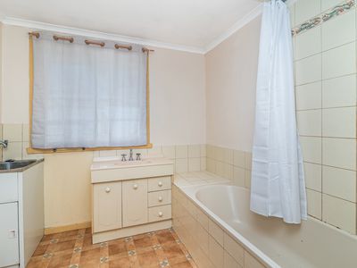 2 / 1 Pink Cliffs Road, Heathcote