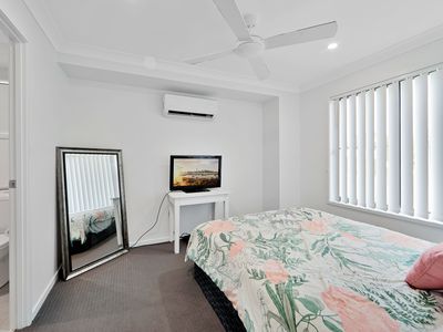 23 Sharp Crescent, Branyan