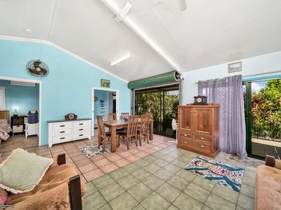 12 TAYLOR STREET, Kurrimine Beach