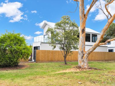 15b Curtin Court, Altona