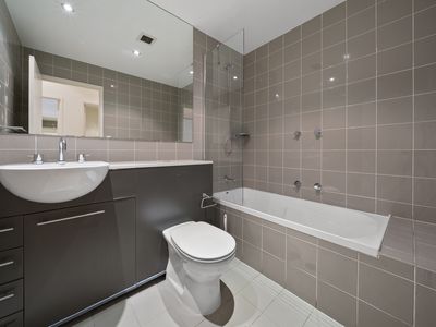 102 / 13 Shoreline Drive, Rhodes