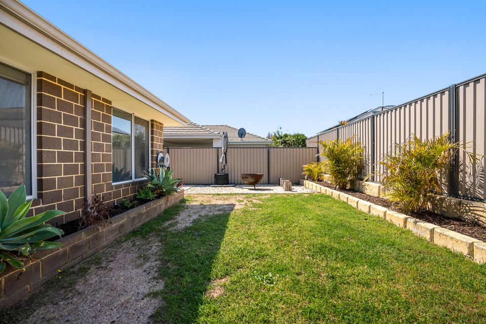 19 Calamocha Way, Piara Waters