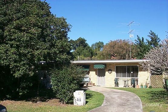 6 Poinciana Boulevard, Broadbeach Waters