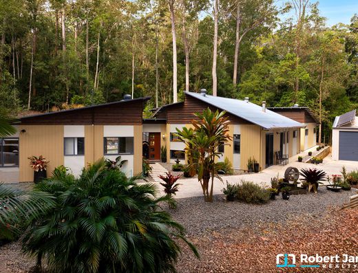Tranquil Acreage Retreat in Sought-After Doonan image 1