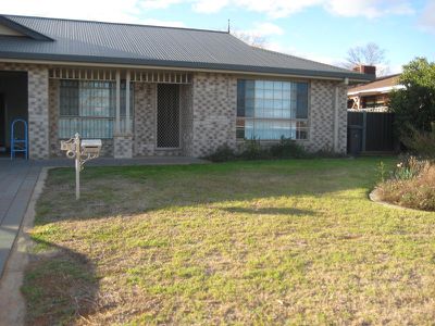 8B Wilson Street, Dubbo