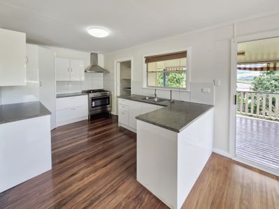 7 Eighth Avenue, Atherton