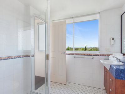 401 / 182 Marine Parade, Labrador